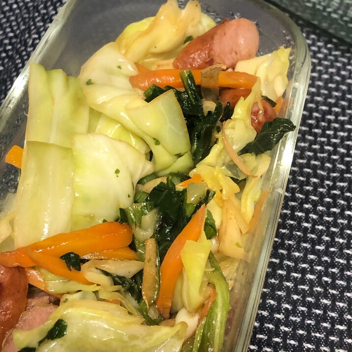 シンプルな味付けで。キャベツたっぷりの野菜炒め